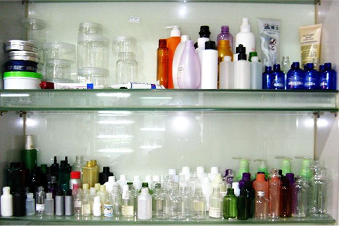 A selection of packaging sample bottles showcased for visitors to review and select on-site.